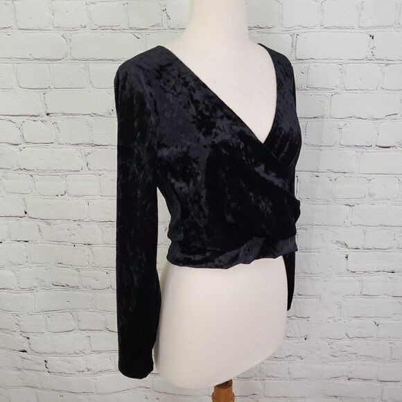Everly Velvet Side Tie Top Black M NWT - Picture 3 of 7